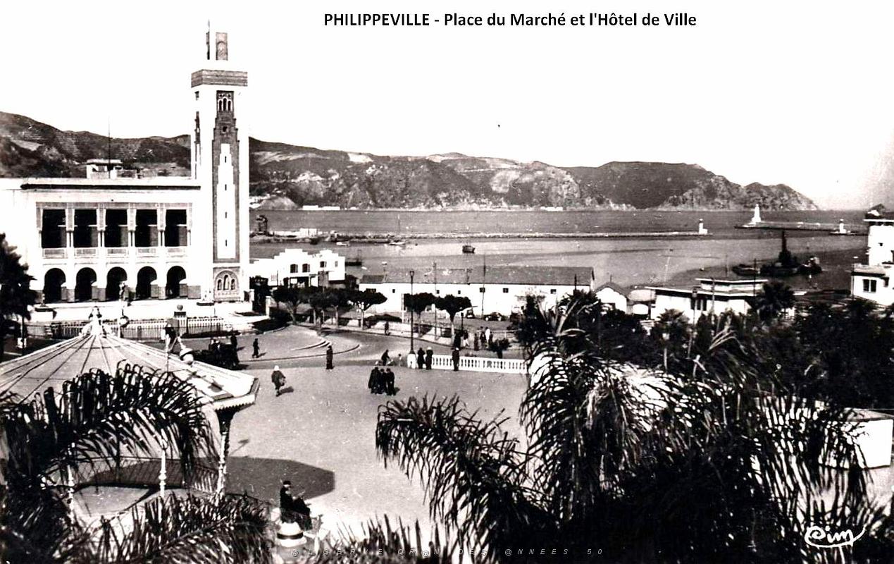 Philippeville - Place du marche et l'hotel de ville.jpg